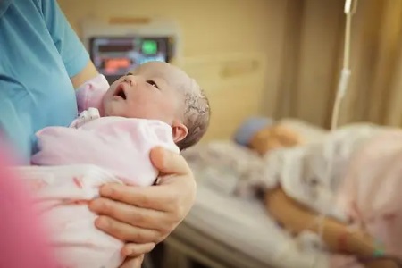 奶水不足、乳頭凹陷、乳房脹痛怎么辦？學會這5點，輕松應對喂養難題