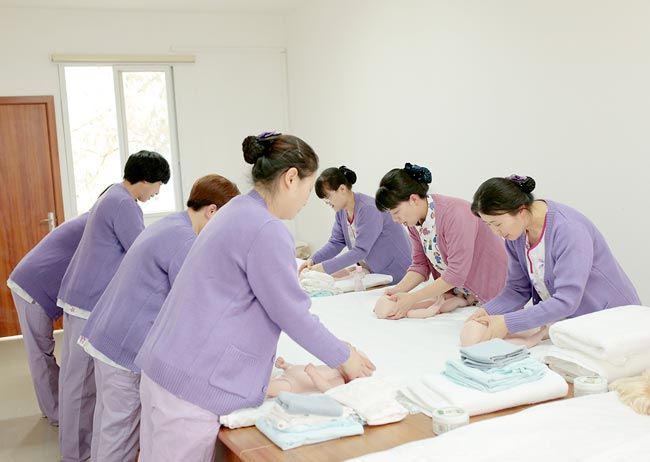 想請個廣州月嫂一個月工作幾天？
