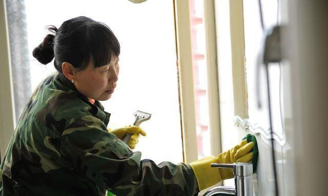 家政阿姨上戶過程中可以用手機嗎？