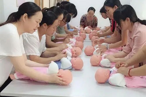 雇個看孩子的保姆阿姨要注意什么？