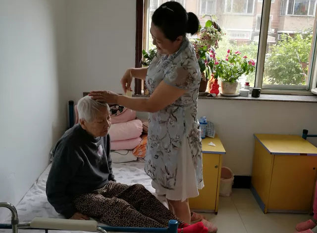 老人摔倒了家政保姆有責任嗎？