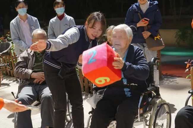 60歲了還可以做養老護理的工作嗎（養老護工的年齡要求）