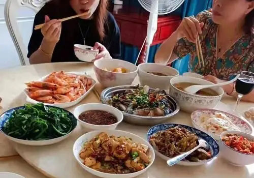 家政阿姨在雇主家是怎么吃飯的？