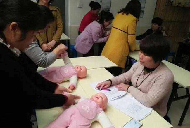 高級月嫂要有高水準專業技能 必須有國家頒發的證件